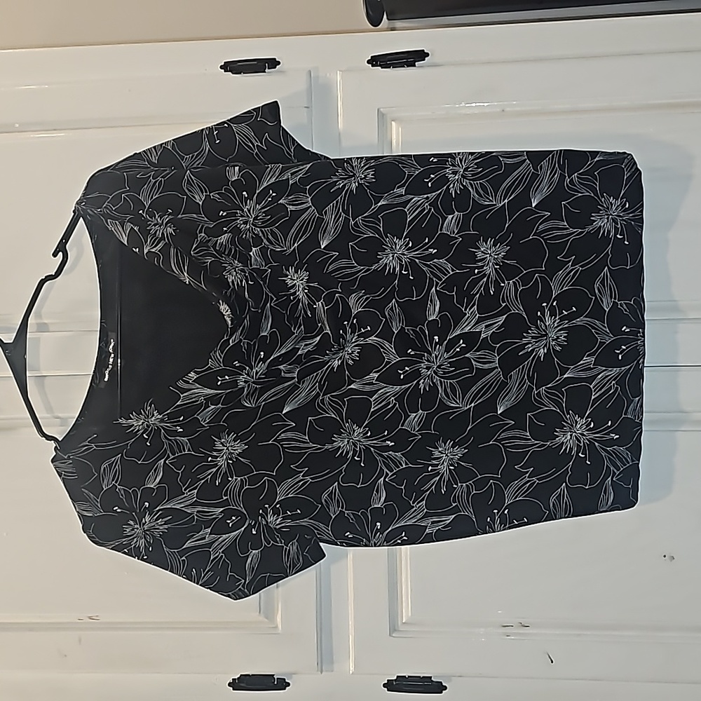 Black floral droop neck blouse 1x